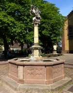 Freiburg, Stadtteil St.Georgen, der Brunnen mit dem Ortspatron St.Georg wurde 1895 aufgestellt, Juni 2014
