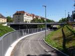 Freiburg, die neuerbaute Radwegunterfhrung an der Breisacher Strae, nahe der Uni-Klinik, Mai 2017