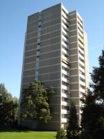 Freiburg-Landwasser,  Wohnhochhaus von 1969 mit 2,3u.4-Zimmerwohnungen,  Okt.2004