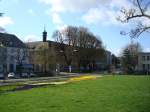 Freiburg im Breisgau,  das  Schwarze Kloster  (hier gelb),errichtet 1707-1710 als  Ordens-und Schulgebude der Ursulinerinnen,  nach der Tracht der Lehrfrauen  Schwarzes Kloster  genannt,  heute