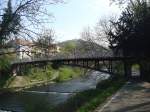 Freiburg im Breisgau, der Mariensteg,  die eiserne Fugngerbrcke mit 35m Spannweite fhrt ber die Dreisam,  wurde 1901 erbaut und 1980 erneuert,  April 2010