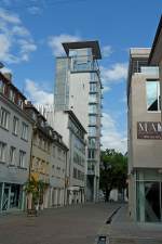 Freiburg im Breisgau, der ADAC-Turm steht an Stelle des ehemaligen Predigertores, Teil der alten Stadtbefestigung, Mai 2011