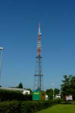 Freiburg im Breisgau, der ca.80m hohe Mobilfunkmast steht im Industriegebiet Nord, Juli 2011