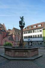 Freiburg im Breisgau, seit 1909 steht der Rau-Brunnen (benannt nach dem Stifter) auf dem Kartoffelmarkt in der Altstadt, Sept.2011