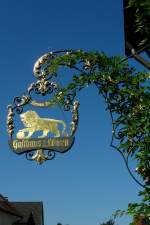 Freiburg im Breisgau, das alteigesessene Gasthaus  Lwen  im Stadtteil Lehen trgt dieses Schild, Sept.2011