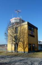 Freiburg im Breisgau, der Tower am Flugplatz, Freiburgs Flugplatz gehrt zu den ltesten in Deutschland, Mrz 2012