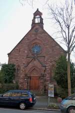Freiburg im Breisgau, die Kapelle St.Georg und Bonifatius im Stadtteil Wiehre, der neugotische Bau von 1894-95 ist die Kirche der Adventisten, Mrz 2012