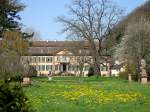 Freiburg, Blick durch den Schlopark zum Barockschlo Ebnet im gleichnamigen Stadtteil, April 2010 