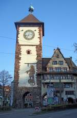 Freiburg, das Schwabentor, erbaut um 1250, beherbergt die Zinnfigurenklause, April 2010