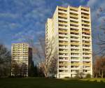 Freiburg, teilsanierte Wohnhochhuser aus den 1970er Jahren im Stadtteil Landwasser, Dez.2013