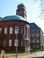 Freiburg, das Kollegiengebude I von 1911 der Albert-Ludwig-Universitt mit dem Uni-Turm, April 2015