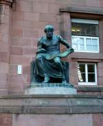 Freiburg, der griechische Philosoph Aristoteles vor dem Haupeingang der Albert-Ludwig-Universitt, Jan.2015 