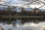 Blick vom Dietenbachsee nach Weingarten-West, im Hintergrund der mit Schnee bedeckte Schnberg.