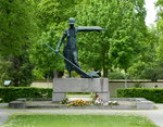 Freiburg, Denkmal fr die Gefallenen der beiden Weltkriege auf dem Hauptfriedhof, Mai 2016