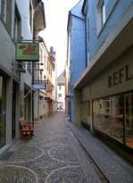 Freiburg, Blick in die Augustinergasse in der Altstadt, Mai 2015