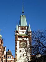 Freiburg, Blick aus der Kaiser-Joseph-Strae zum Martinstor, Jan.2015