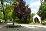 Freiburg,  Blick in die parkhnliche Anlage des Hauptfriedhofes, Mai 2016