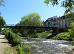 Freiburg, der Mariensteg ber die Dreisam, fluaufwrts gesehen, Mai 2017