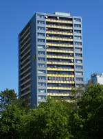 Freiburg, frisch saniertes Wohnhochhaus im Stadteil Weingarten, Mai 2017