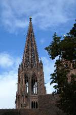 Freiburg, der 116m hohe Mnsterturm, nach 12-jhriger aufwendiger Sanierung seit Sept.2018 ohne Gerste in voller Schnheit zu sehen, Sept.2018