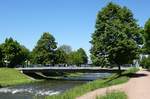 Freiburg, eine von vielen Brcken der Stadt ber die Dreisam, hier bei Betzenhausen, Mai 2017