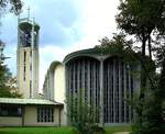 Freiburg, die evangelische Ludwigskirche im Stadtteil Neuburg, 1952-54 erbaut vom Architekt Horst Linde, in Form einer Hallenkirche, Sept.2014