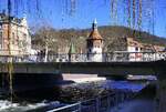 Freiburg, der Greiffeneggring berquert auf dieser Brcke die Dreisam, Feb.2022