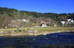 Freiburg, Blick ber die Dreisam im Stadtteil Waldsee, links das Alten-und Pflegeheim, in der Mitte das ehemalige  Kartause-Kloster und rechts das Wohndorf der UWC Robert-Bosch-Stiftung, Feb.2022