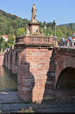 Am südwestlichen Pfeiler der Alten Brücke in Heidelberg lassen sich die Pegelstände der Hochwasser des Neckars ablesen.