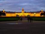 Das Karlsruher Schloss bei Nacht.