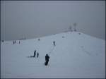 Hier sieht man den Rodelhgel in der Kalrsruher Gnther-Klotz-Anlage im Winter, genauer gesagt am 26.01.2006, fast aus dem selben Blickwinkel wie beim Bild zuvor.