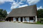 Kanzach, Wohn-Stall-Haus in der Bachritterburg, ein Nachbau aus dem 14.Jahrhundert, Aug.2012