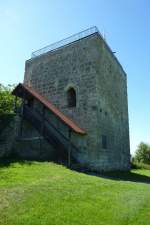 Bergfried der ehemaligen Burganlage auf dem 767m hohen Bussen, wird als Aussichtsturm genutzt und bietet eine groartige Rundumsicht, Aug.2012