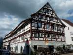 Biberach, die  Untere Schranne  von 1578-93, eines der bedeutendsten Kaufhausbauten des 16.Jahrhunderts in Sddeutschland, heute Wohn-und Geschftshaus, Aug.2012