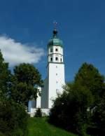Seekirch, die Pfarrkirche Maria Himmelfahrt von 1616 mit dem weithin sichtbaren Glockenturm, Aug.2012