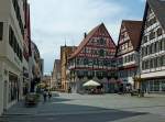 Riedlingen, Blick ber den historischen Marktplatz mit Brgerhusern aus dem 17.und 18.Jahrhundert, Aug.2012