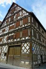Riedlingen, die  Mohrenscheuer , ein Ackerbrgerhaus von 1686 im frnkisch-allemanischen Mischfachwerkstil, Aug.2012