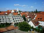 Bad Buchau, Blick von der Dachterrasse der Kurklinik zum Schlo und zur Stiftskirche, Aug.2012