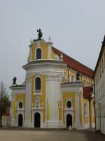 Ochsenhausen, Haupteingang zur ehemaligen Klosterkirche St.Georg, April 2014