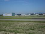 Friedrichshafen / Bodensee,  die neue Zeppelinhalle am Flugplatz Friedrichshafen links, daneben die Messehallen, April 2010