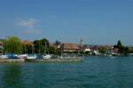 Hagnau am Bodensee, Blick von der Schiffsanlegestelle auf den Wein-und Fischerort, hat die lteste Winzergenossenschaft in Baden und die grte am Bodensee, Aug.2011