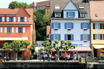 Farbenfrohe Fassaden in Meersburg am Bodensee, aufgenommen am Mittag des 6.