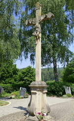Bollschweil, das Christuskreuz von 1759 auf dem Friedhof des Ortes, Juni 2023