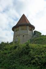 Heitersheim im Markgrflerland, der Wasserturm auf 295m Hhe ist gleichzeitig Aussichtsturm, Sept.2011