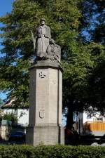 Ihringen am Kaiserstuhl, das Denkmal fr die gefallenen Soldaten der Gemeinde, Okt.2011 