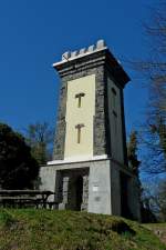 der Neunlindenturm auf dem hchsten Kaiserstuhlberg, dem 557m hohen Totenkopf, der 1900 erbaute Aussichtsturm bietet eine einmalige Rundsicht, April 2012