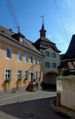 Burkheim am Kaiserstuhl, Blick zum Stadttor stadtauswrts, Sept.2012