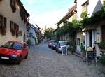 Burkheim, Blick durch die Mittelstadt, ist die Hauptstrae des Ortes, Aug.2006