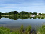 Bad Krozingen, neu angelegter See mit Einkehrmglichkeit im Kurpark, Juni 2017