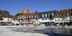 Breisach, Blick ber den neugestalteten Marktplatz zum Mnster St.Stephan, Aug.2019